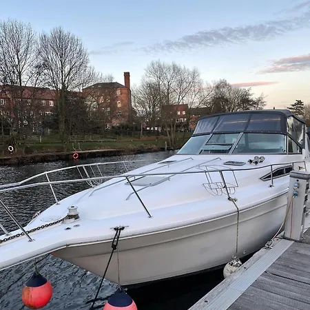 Roxanne - Boat Botel Skipton