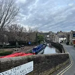 Botel Roxanne - Boat Skipton
