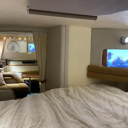 Botel Roxanne - Boat *