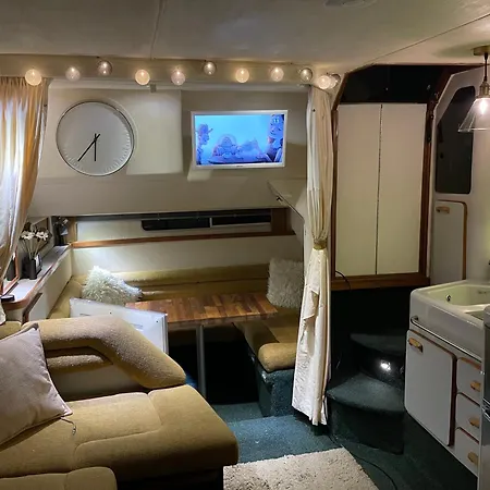 Roxanne - Boat * Skipton