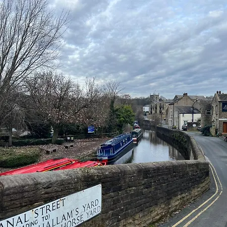 Botel Roxanne - Boat Skipton