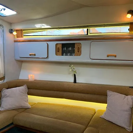 Roxanne - Boat