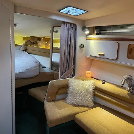 Botel Roxanne - Boat