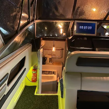 Roxanne - Boat Botel