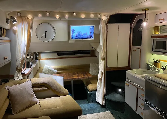 Roxanne - Boat * Skipton