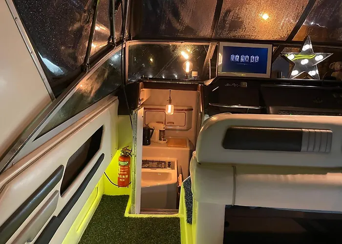 Roxanne - Boat Botel