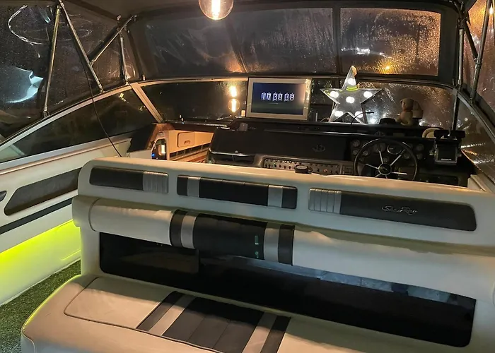 Roxanne - Boat Botel