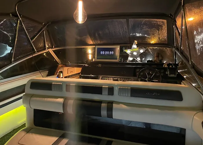 Roxanne - Boat Botel Skipton